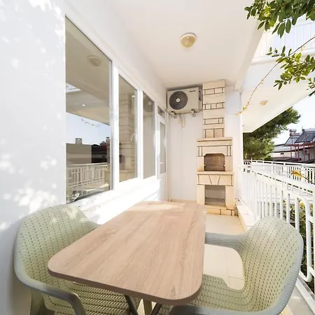 Apartment Refreshing Flat With Excellent Location And Balcony In Alanya, Antalya Alanya